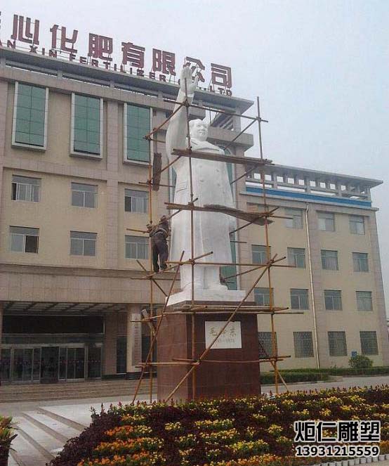 汉白玉毛主席雕塑翻新
